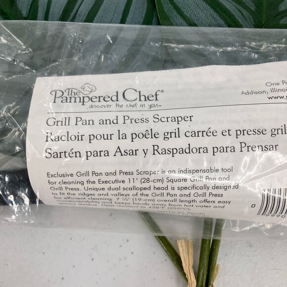 The Pampered Chef 1621 Black Lightweight Plastic Grill Pan And Press Scraper - Picture 2 of 5